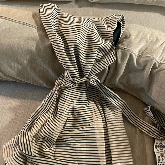 Beautiful black and white cream stripe Shoshanna dress with belt. - Picture 5 of 6